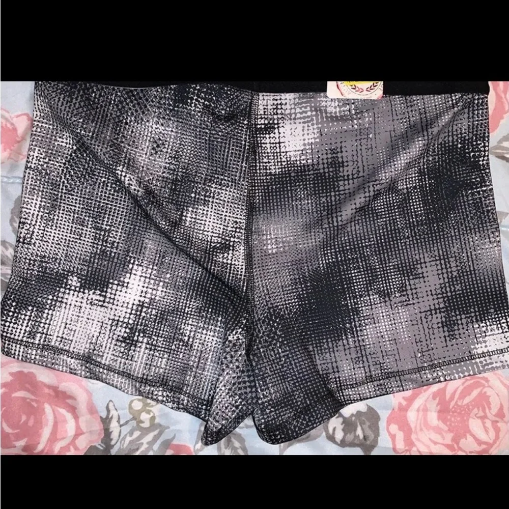 SO Dotty Black and White workout shorts- size Large - **NEVER WORN** - Picture 6 of 7